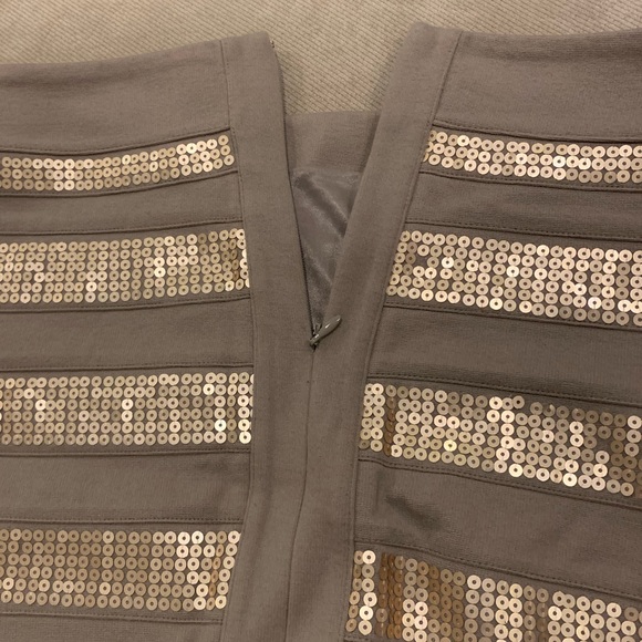 Express mini skirt, gold and tan stripes, size 2 - Picture 3 of 8